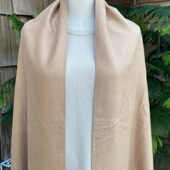 BURBERRY Lightweight Cashmere Wrap 26” X 80” - Picture 2 of 7